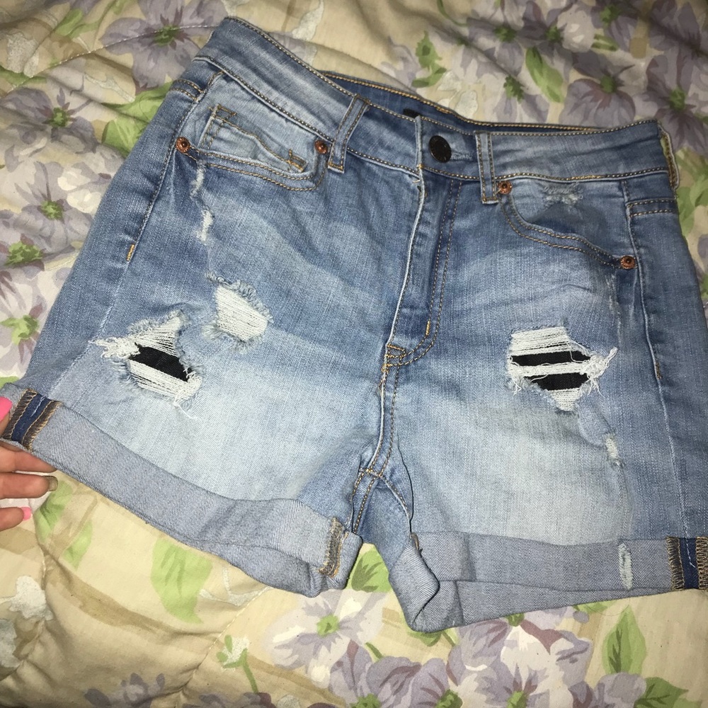 SIZE 2 SHORTS Aeropostal